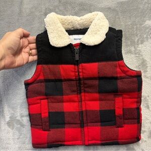 Old Navy Black & Red Plaid Vest with Cream Fleece Size 6-12 months. EUC